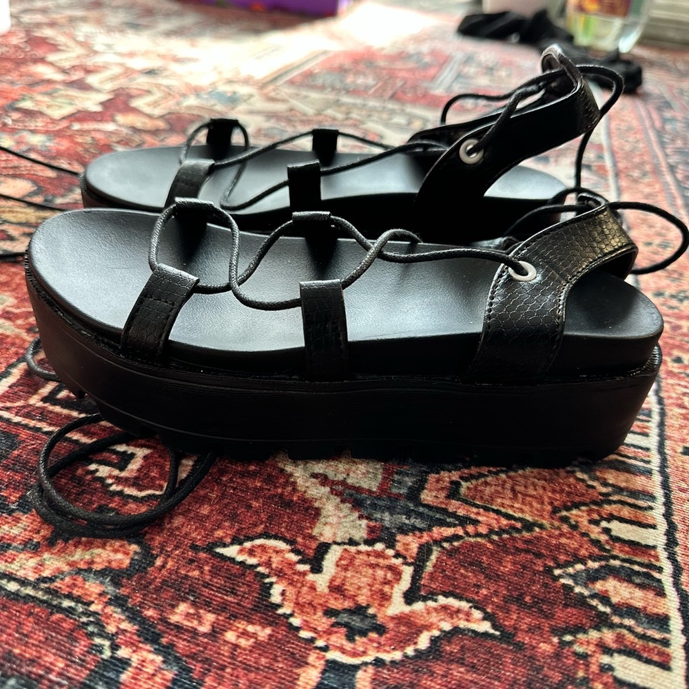 Chunky lace up sandals size 5.5 (runs sm fits like a 5)